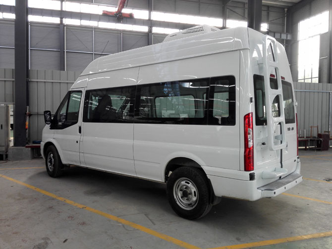 福特新世代全順V348長(zhǎng)軸高頂B型房車(chē)多方位展示圖3