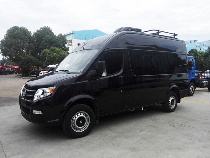 東風御風長軸高頂B型房車多方位展示圖2