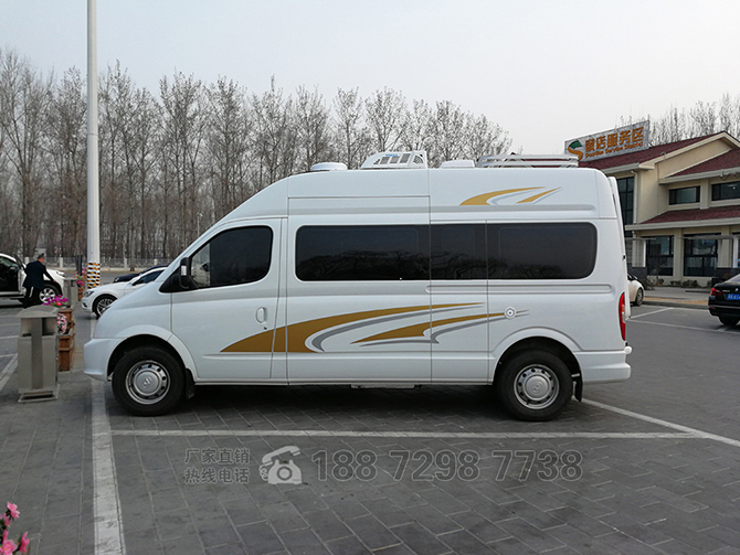 上汽大通V80長軸高頂B型房車多方位展示圖2