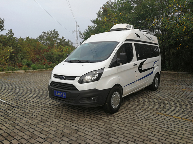 福特新全順中軸中頂B型房車多方位展示圖2