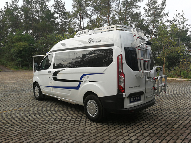 福特新全順中軸中頂B型房車多方位展示圖4