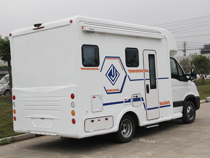 依維柯歐勝小額頭T型房車多方位展示圖4