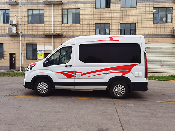 上汽大通V90短軸高（中）頂B型房車多方位展示圖3