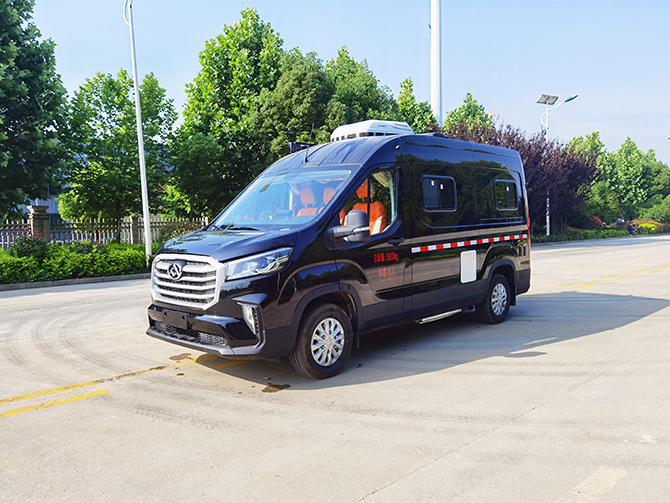 上汽大通V90長軸高頂B型房車多方位展示圖4